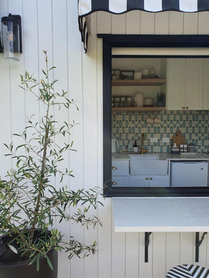Tiny House With Greenhouse Dining 로어허트 외부 사진